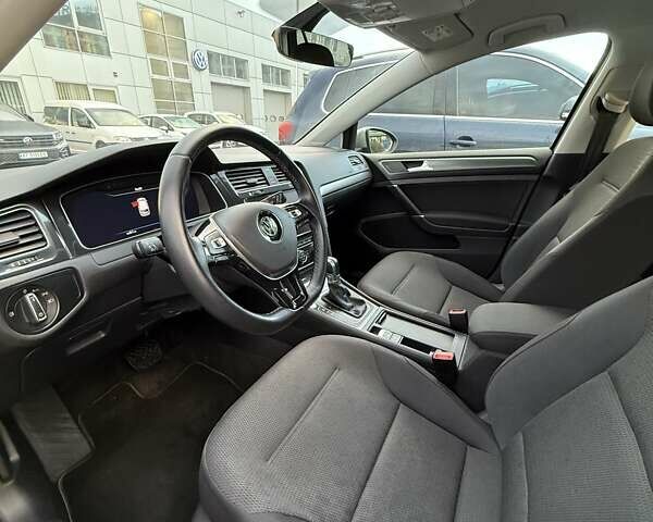 Серый Фольксваген e-Golf, объемом двигателя 0 л и пробегом 46 тыс. км за 15000 $, фото 9 на Automoto.ua