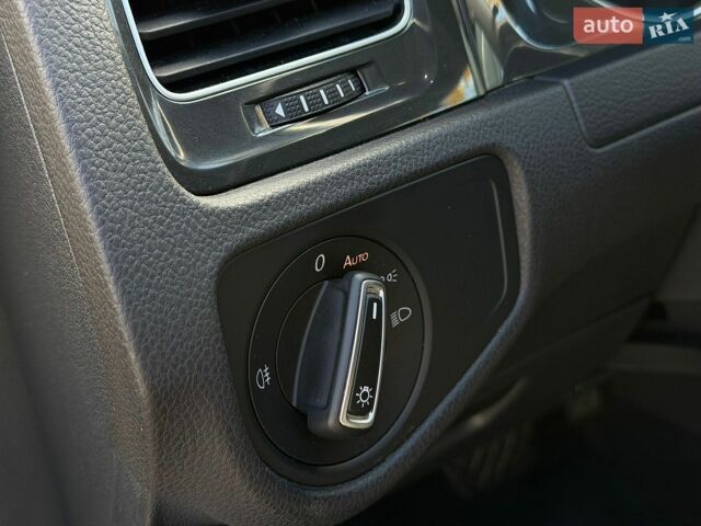 Сірий Фольксваген e-Golf, об'ємом двигуна 0 л та пробігом 123 тис. км за 12499 $, фото 14 на Automoto.ua