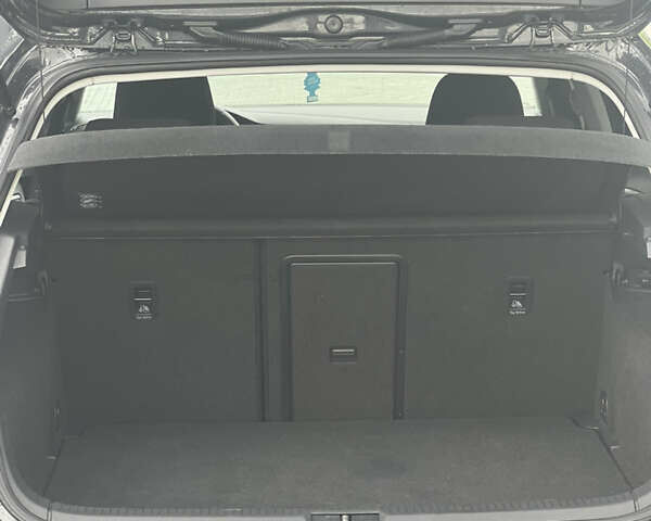 Серый Фольксваген e-Golf, объемом двигателя 0 л и пробегом 57 тыс. км за 14800 $, фото 8 на Automoto.ua