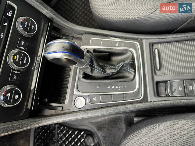 Серый Фольксваген e-Golf, объемом двигателя 0 л и пробегом 194 тыс. км за 11650 $, фото 13 на Automoto.ua