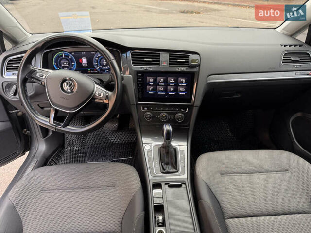 Сірий Фольксваген e-Golf, об'ємом двигуна 0 л та пробігом 190 тис. км за 11500 $, фото 13 на Automoto.ua