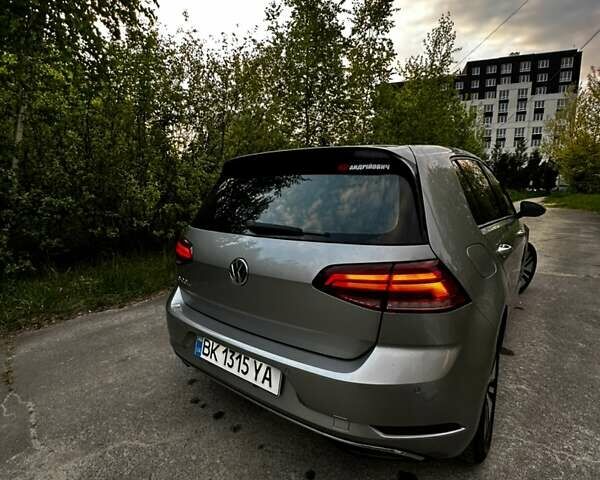 Серый Фольксваген e-Golf, объемом двигателя 0 л и пробегом 130 тыс. км за 15000 $, фото 40 на Automoto.ua