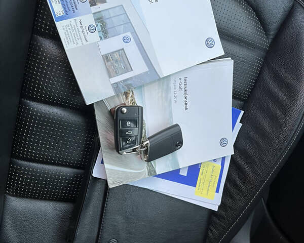 Серый Фольксваген e-Golf, объемом двигателя 0 л и пробегом 149 тыс. км за 12999 $, фото 79 на Automoto.ua