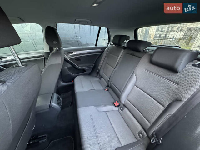 Серый Фольксваген e-Golf, объемом двигателя 0 л и пробегом 107 тыс. км за 14500 $, фото 13 на Automoto.ua