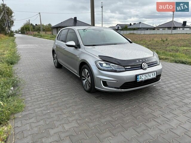Серый Фольксваген e-Golf, объемом двигателя 0 л и пробегом 156 тыс. км за 11700 $, фото 2 на Automoto.ua