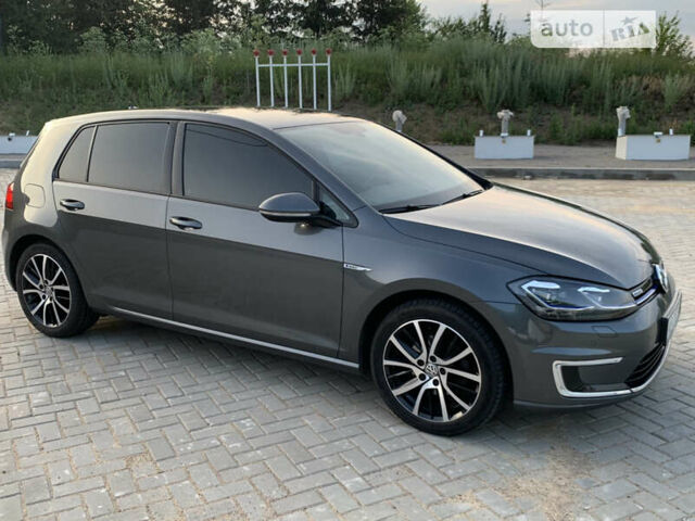 Серый Фольксваген e-Golf, объемом двигателя 0 л и пробегом 109 тыс. км за 14200 $, фото 23 на Automoto.ua