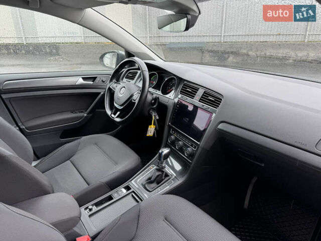 Серый Фольксваген e-Golf, объемом двигателя 0 л и пробегом 98 тыс. км за 12000 $, фото 9 на Automoto.ua