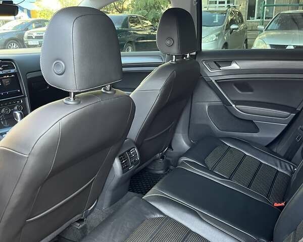 Серый Фольксваген e-Golf, объемом двигателя 0 л и пробегом 103 тыс. км за 15300 $, фото 13 на Automoto.ua