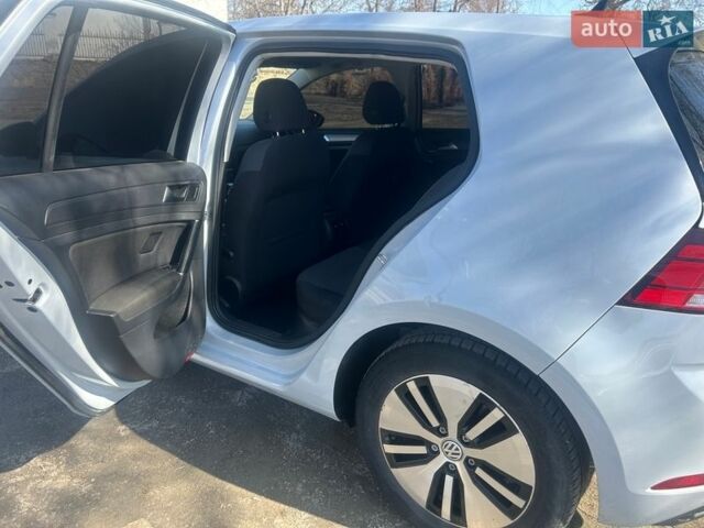 Серый Фольксваген e-Golf, объемом двигателя 0 л и пробегом 126 тыс. км за 11700 $, фото 12 на Automoto.ua