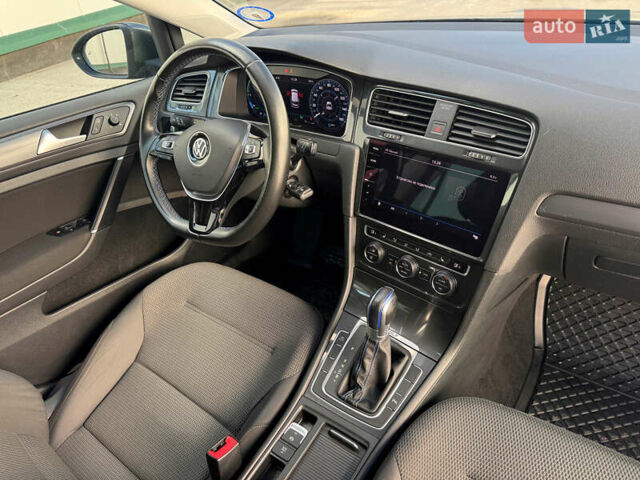 Серый Фольксваген e-Golf, объемом двигателя 0 л и пробегом 120 тыс. км за 12000 $, фото 13 на Automoto.ua