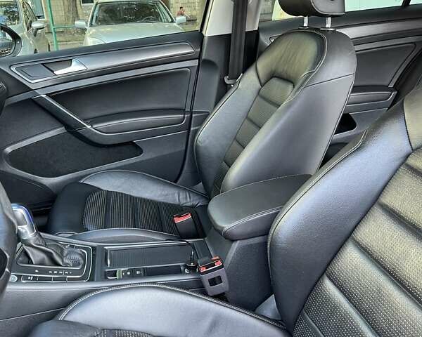 Серый Фольксваген e-Golf, объемом двигателя 0 л и пробегом 103 тыс. км за 15300 $, фото 11 на Automoto.ua