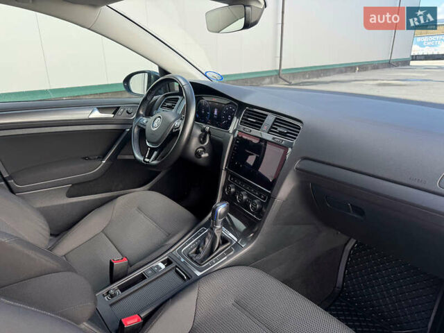 Серый Фольксваген e-Golf, объемом двигателя 0 л и пробегом 120 тыс. км за 12000 $, фото 12 на Automoto.ua