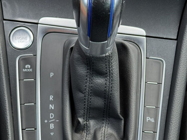 Серый Фольксваген e-Golf, объемом двигателя 0 л и пробегом 107 тыс. км за 14500 $, фото 10 на Automoto.ua
