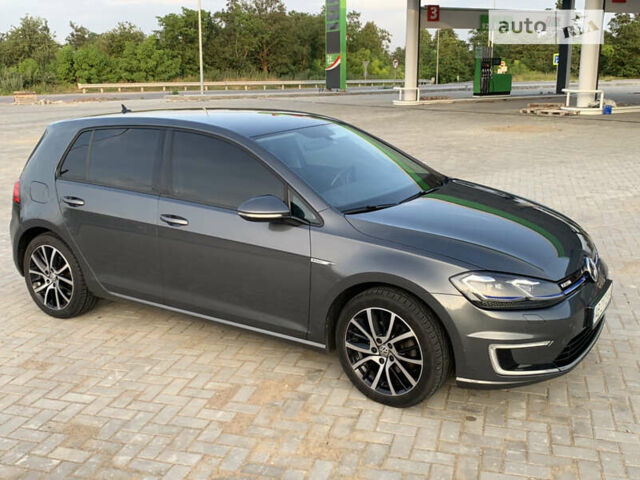 Серый Фольксваген e-Golf, объемом двигателя 0 л и пробегом 109 тыс. км за 14200 $, фото 17 на Automoto.ua