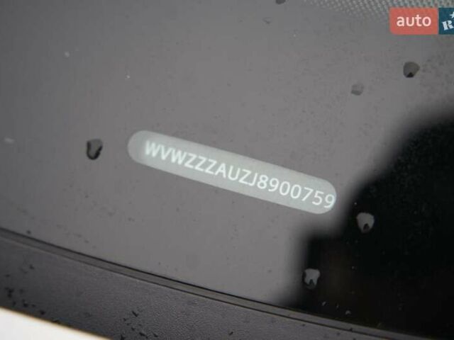 Серый Фольксваген e-Golf, объемом двигателя 0 л и пробегом 28 тыс. км за 12900 $, фото 30 на Automoto.ua