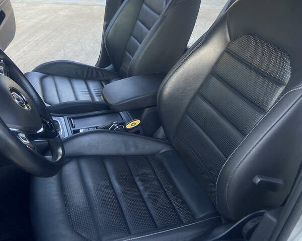 Серый Фольксваген e-Golf, объемом двигателя 0 л и пробегом 135 тыс. км за 14500 $, фото 11 на Automoto.ua