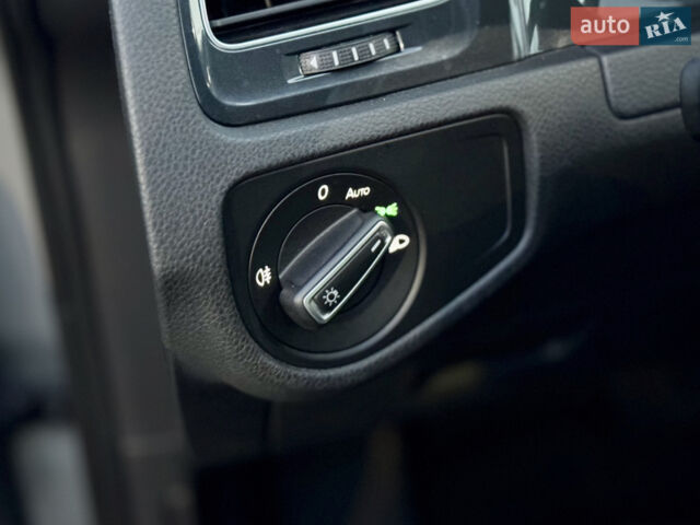 Серый Фольксваген e-Golf, объемом двигателя 0 л и пробегом 151 тыс. км за 12400 $, фото 11 на Automoto.ua