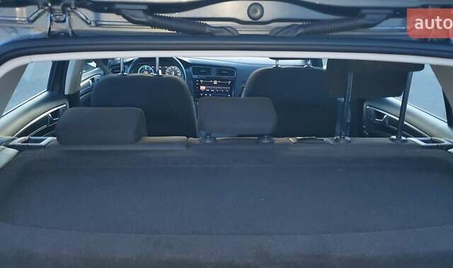 Серый Фольксваген e-Golf, объемом двигателя 0 л и пробегом 150 тыс. км за 11500 $, фото 18 на Automoto.ua