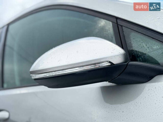 Серый Фольксваген e-Golf, объемом двигателя 0 л и пробегом 148 тыс. км за 12350 $, фото 7 на Automoto.ua