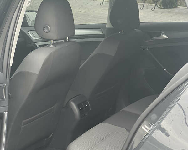 Серый Фольксваген e-Golf, объемом двигателя 0 л и пробегом 57 тыс. км за 14800 $, фото 6 на Automoto.ua