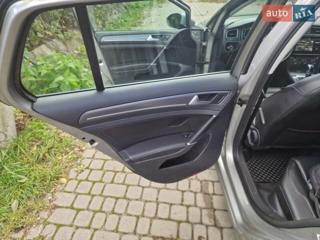 Серый Фольксваген e-Golf, объемом двигателя 0 л и пробегом 133 тыс. км за 12200 $, фото 29 на Automoto.ua