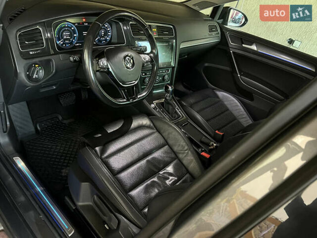 Серый Фольксваген e-Golf, объемом двигателя 0 л и пробегом 149 тыс. км за 12999 $, фото 92 на Automoto.ua
