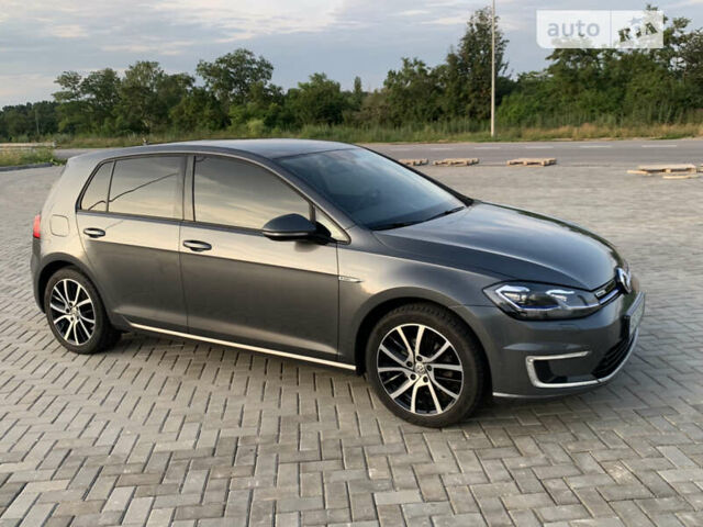 Серый Фольксваген e-Golf, объемом двигателя 0 л и пробегом 109 тыс. км за 14200 $, фото 4 на Automoto.ua