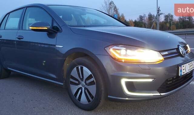Серый Фольксваген e-Golf, объемом двигателя 0 л и пробегом 150 тыс. км за 11500 $, фото 14 на Automoto.ua