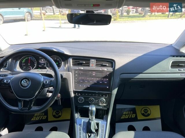 Серый Фольксваген e-Golf, объемом двигателя 0 л и пробегом 132 тыс. км за 13900 $, фото 12 на Automoto.ua