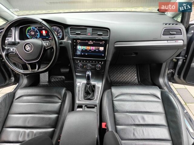 Серый Фольксваген e-Golf, объемом двигателя 0 л и пробегом 140 тыс. км за 11999 $, фото 21 на Automoto.ua