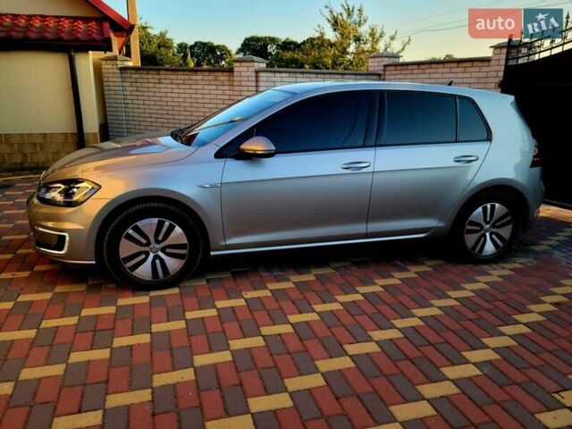 Серый Фольксваген e-Golf, объемом двигателя 0 л и пробегом 89 тыс. км за 17300 $, фото 4 на Automoto.ua