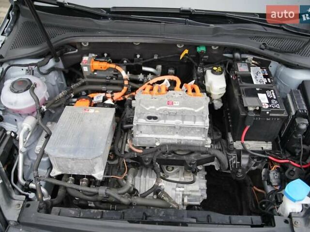 Серый Фольксваген e-Golf, объемом двигателя 0 л и пробегом 28 тыс. км за 12900 $, фото 29 на Automoto.ua