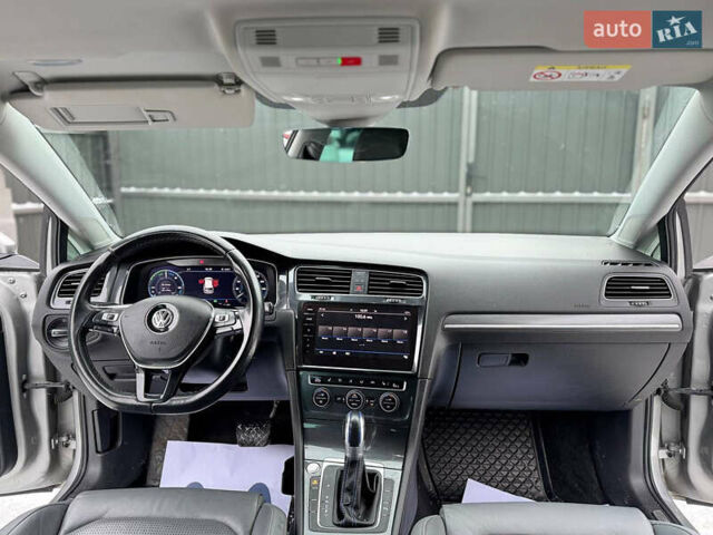 Серый Фольксваген e-Golf, объемом двигателя 0 л и пробегом 148 тыс. км за 12350 $, фото 61 на Automoto.ua