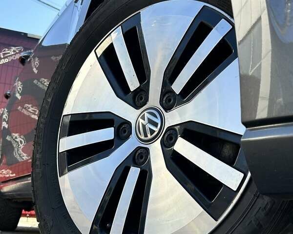 Серый Фольксваген e-Golf, объемом двигателя 0 л и пробегом 161 тыс. км за 13100 $, фото 5 на Automoto.ua