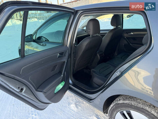 Серый Фольксваген e-Golf, объемом двигателя 0 л и пробегом 138 тыс. км за 12300 $, фото 24 на Automoto.ua