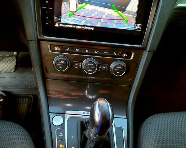 Серый Фольксваген e-Golf, объемом двигателя 0 л и пробегом 89 тыс. км за 17300 $, фото 13 на Automoto.ua