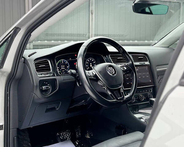 Серый Фольксваген e-Golf, объемом двигателя 0 л и пробегом 148 тыс. км за 12350 $, фото 37 на Automoto.ua