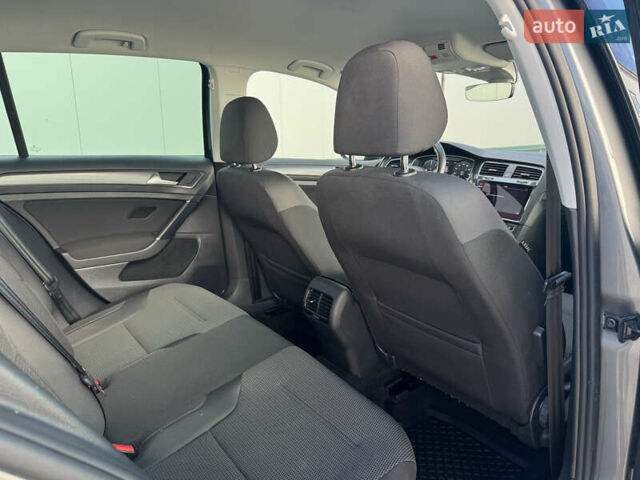 Серый Фольксваген e-Golf, объемом двигателя 0 л и пробегом 120 тыс. км за 12000 $, фото 14 на Automoto.ua