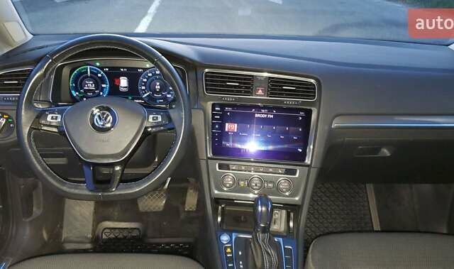Серый Фольксваген e-Golf, объемом двигателя 0 л и пробегом 150 тыс. км за 11900 $, фото 25 на Automoto.ua