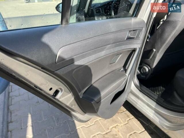 Серый Фольксваген e-Golf, объемом двигателя 0 л и пробегом 124 тыс. км за 12600 $, фото 9 на Automoto.ua