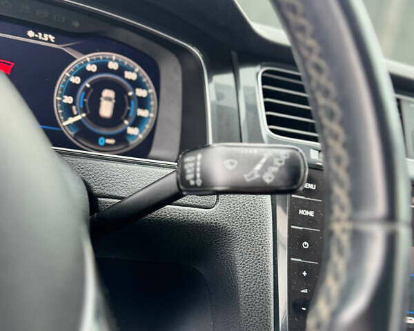 Серый Фольксваген e-Golf, объемом двигателя 0 л и пробегом 148 тыс. км за 12350 $, фото 48 на Automoto.ua