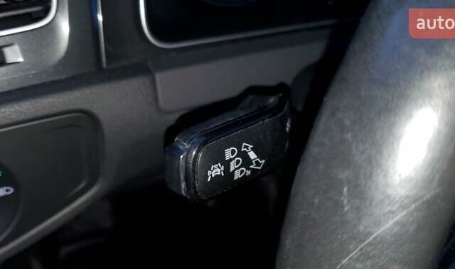 Серый Фольксваген e-Golf, объемом двигателя 0 л и пробегом 150 тыс. км за 11500 $, фото 24 на Automoto.ua