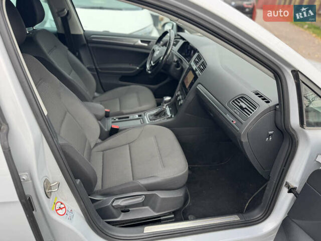 Серый Фольксваген e-Golf, объемом двигателя 0 л и пробегом 207 тыс. км за 11999 $, фото 22 на Automoto.ua