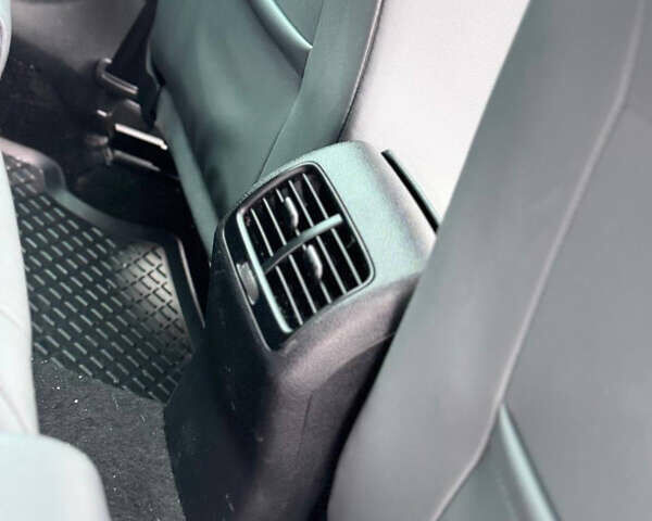 Серый Фольксваген e-Golf, объемом двигателя 0 л и пробегом 148 тыс. км за 12350 $, фото 68 на Automoto.ua