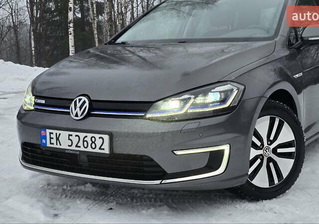 Серый Фольксваген e-Golf, объемом двигателя 0 л и пробегом 159 тыс. км за 12499 $, фото 6 на Automoto.ua