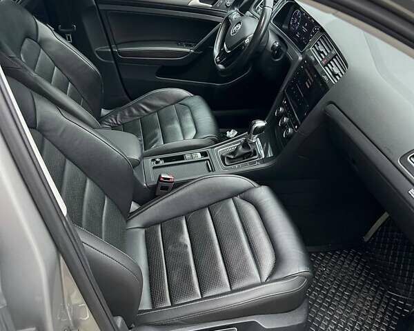 Серый Фольксваген e-Golf, объемом двигателя 0 л и пробегом 103 тыс. км за 15300 $, фото 12 на Automoto.ua