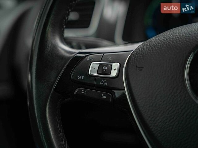 Серый Фольксваген e-Golf, объемом двигателя 0 л и пробегом 143 тыс. км за 15900 $, фото 24 на Automoto.ua