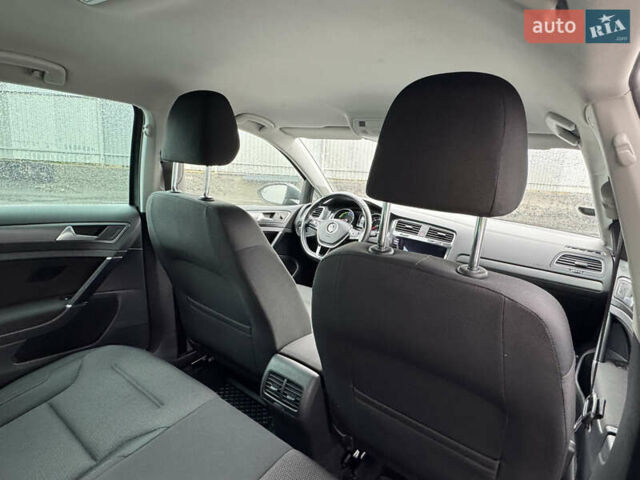 Серый Фольксваген e-Golf, объемом двигателя 0 л и пробегом 98 тыс. км за 12000 $, фото 10 на Automoto.ua