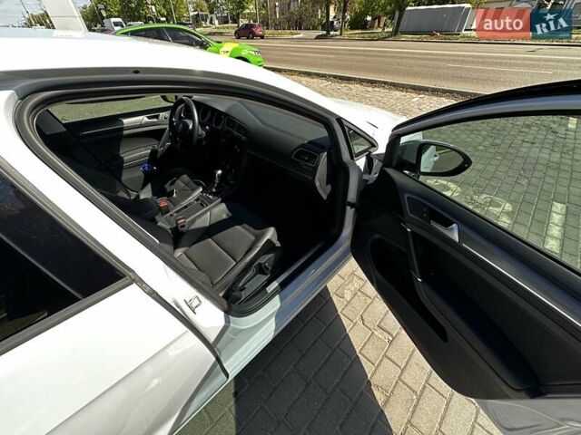 Серый Фольксваген e-Golf, объемом двигателя 0 л и пробегом 140 тыс. км за 12800 $, фото 8 на Automoto.ua