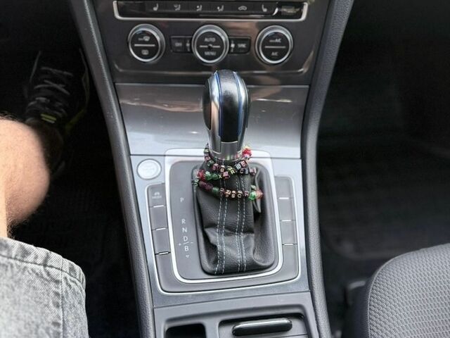Серый Фольксваген e-Golf, объемом двигателя 0 л и пробегом 36 тыс. км за 12000 $, фото 9 на Automoto.ua